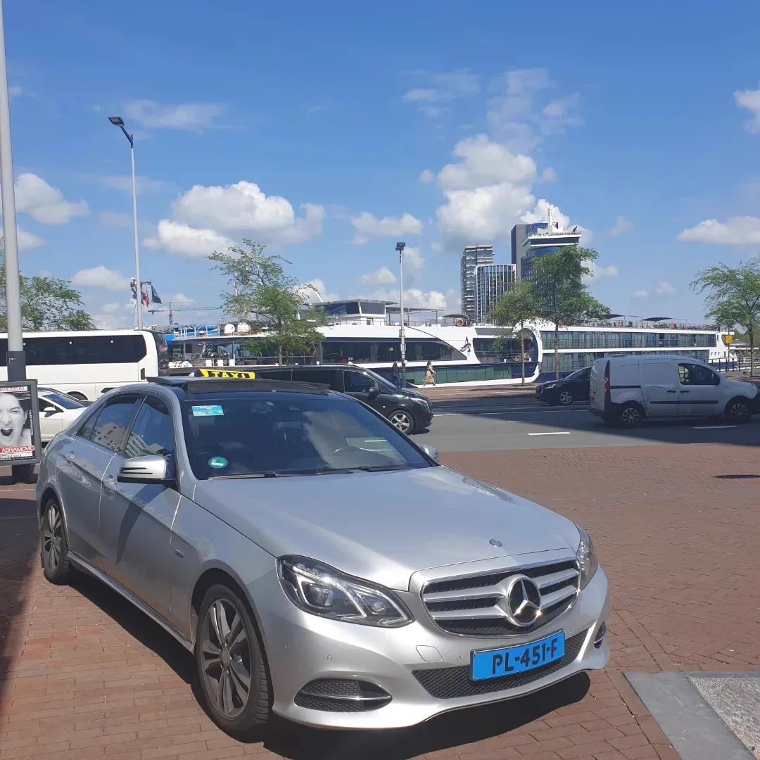 Taxi Gorinchem naar Amsterdam city centrum | Taxirogis.nl